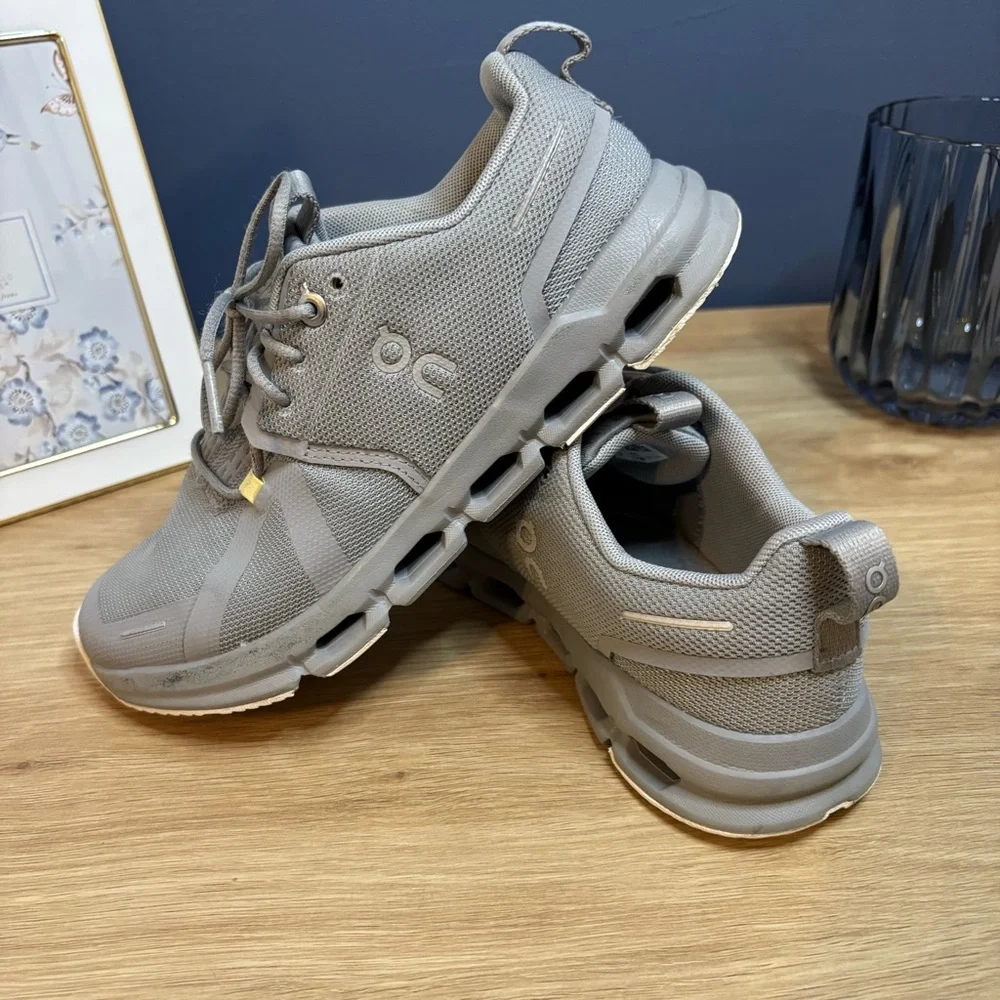 Kids OnCloud shoes - 4.5y - Picture 3 of 7